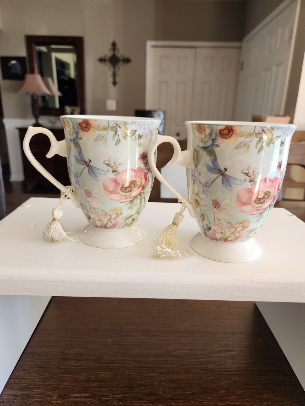 Pair Of 10oz Mugs With Dragon Flys & Flowers,Each  One Comes With A Flowered Box